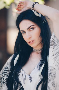 Makyaj güzel genç esmer kadın portresi