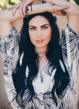 Makyaj güzel genç esmer kadın portresi