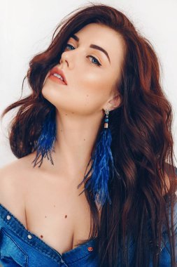 Makyaj güzel genç esmer kadın portresi