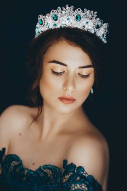 Makyaj güzel genç esmer kadın portresi