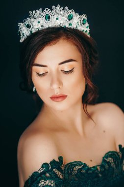 Makyaj güzel genç esmer kadın portresi