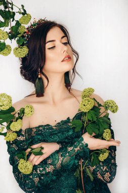 Makyaj güzel genç esmer kadın portresi