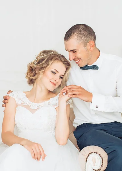 Beautiful Young Bride Groom Posing Room — Stock Photo, Image