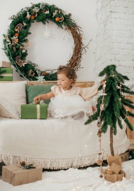 Noel 'in içinde Güzel Küçük Kız  