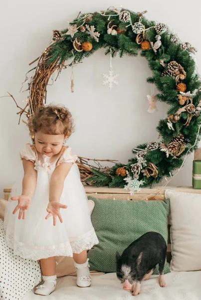 Красива Дівчинка Різдвяному Інтер Єрі — стокове фото