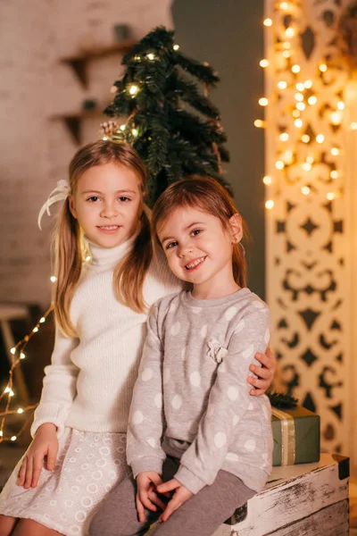 Vackra Små Flickor Julen Inredning — Stockfoto