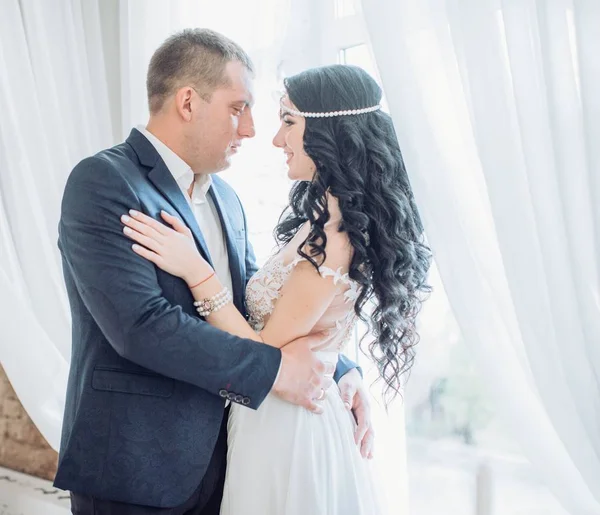 Beautiful Young Bride Groom Posing Room — Stock Photo, Image