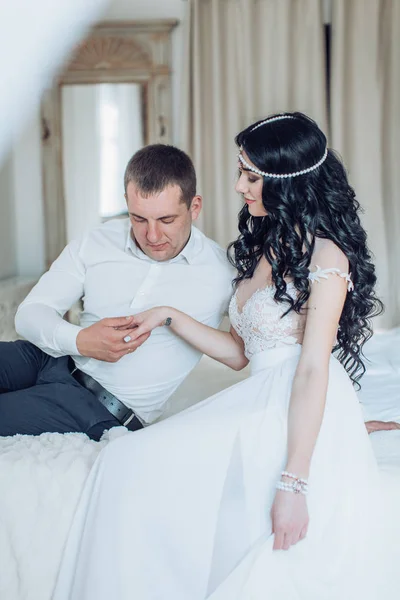 Beautiful Young Bride Groom Posing Room — Stock Photo, Image