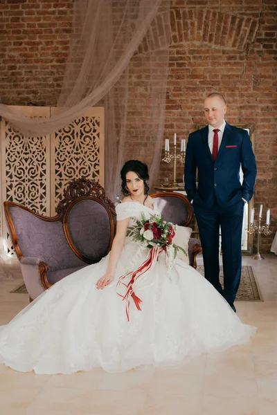 Beautiful Young Bride Groom Posing Room — Stock Photo, Image