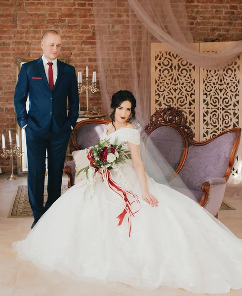 Beautiful Young Bride Groom Posing Room — Stock Photo, Image