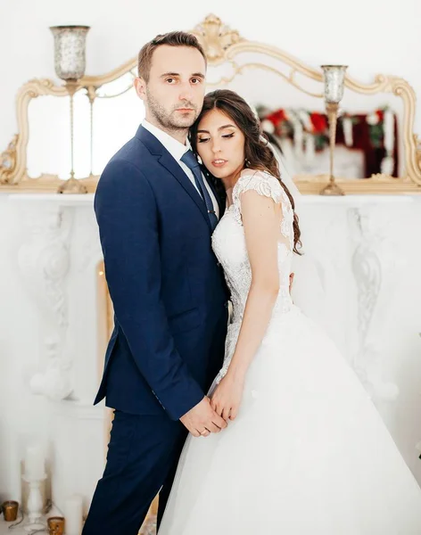 Beautiful Young Bride Groom Posing Room — Stock Photo, Image