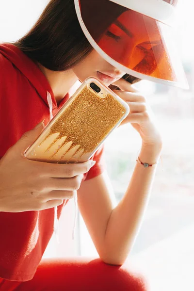 Schöne Junge Frau Modischen Klamotten Macht Selfie — Stockfoto