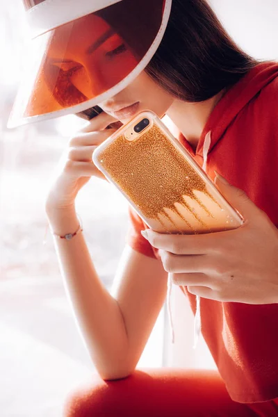 Schöne Junge Frau Modischen Klamotten Macht Selfie — Stockfoto