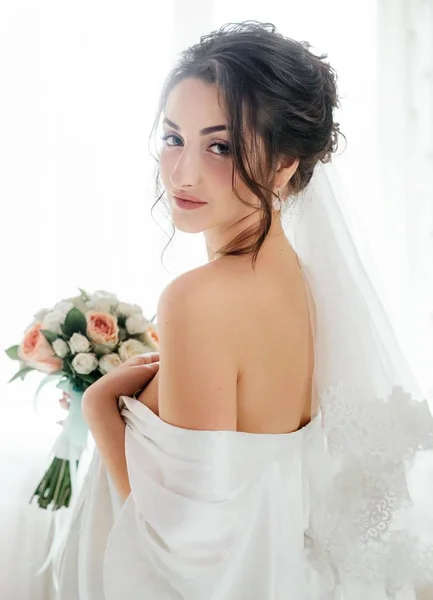 Krásná Mladá Nevěsta Bílé Svatební Prádlo — Stock fotografie