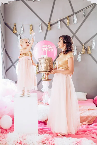 Happy Mother Cute Daughter Room Birthday Party — Stock Photo, Image