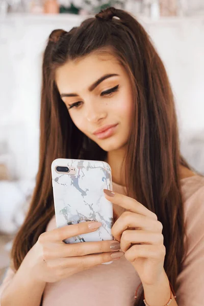 Schöne Junge Frau Modischen Klamotten Macht Selfie — Stockfoto