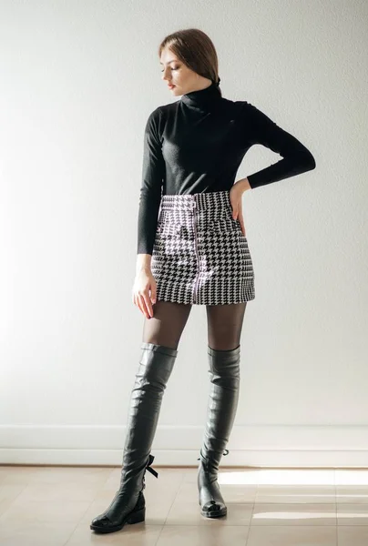 Beautiful Young Woman Posing Skirt — 스톡 사진