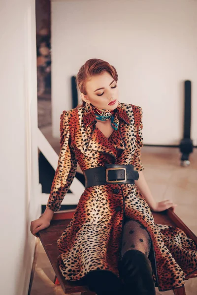 Beautiful Young Woman Posing Leopard Coat — Stock Photo, Image