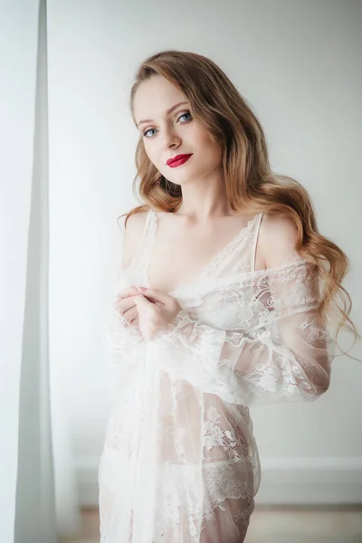 Krásná Blondýnka Sexy Bílé Spodní Prádlo Studiu — Stock fotografie