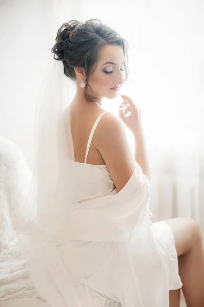 Krásná Mladá Nevěsta Před Svatbou Doma — Stock fotografie