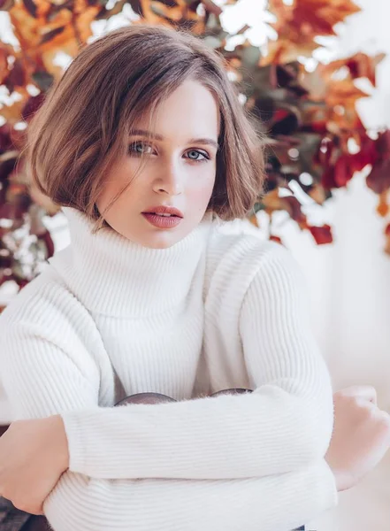 Beautiful Young Woman Posing White Turtleneck — Stock Photo, Image