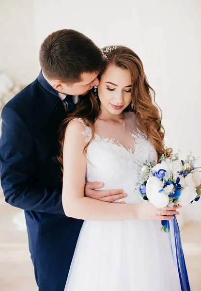 Beautiful Young Bride Groom Posing Room — Stock Photo, Image