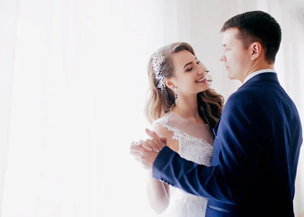 Beautiful Young Bride Groom Posing Room — Stock Photo, Image