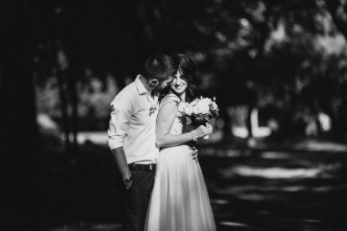 Gelin ve damat onların düğün günü Park