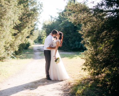 Gelin ve damat onların düğün günü Park