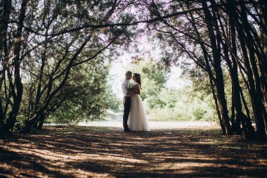 Gelin ve damat onların düğün günü Park