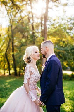 Gelin ve Damat Park'ta Düğün Günü'nde