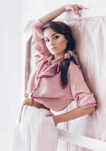 Beautiful Young Woman Posing Pink Blouse White Pants — Stock Photo, Image