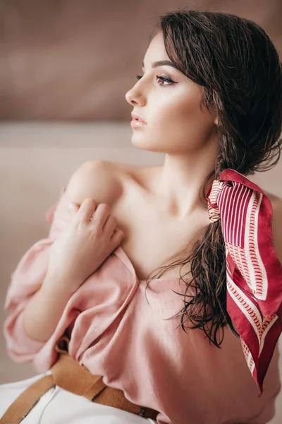 Beautiful Young Woman Posing Pink Blouse — Stock Photo, Image