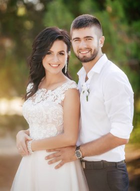 Güzel Genç Gelin ve Damat Poz 