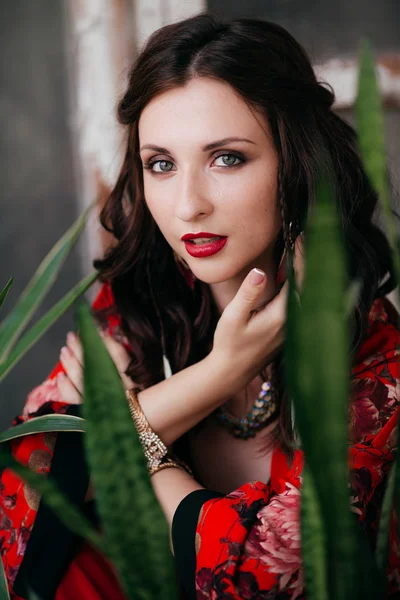 Beautiful Woman Posing Red Pants — Stock Photo, Image