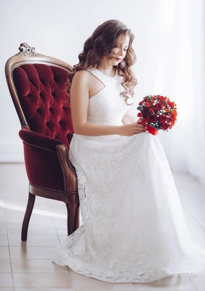 Bella Giovane Sposa Abito Sposa Bianco Posa — Foto Stock