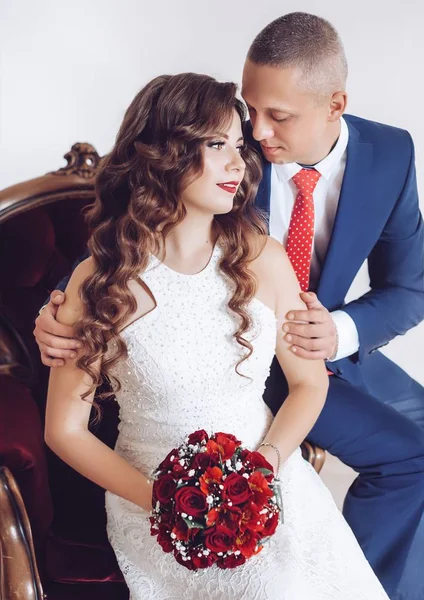 Güzel Genç Gelin Damat Pozu — Stok fotoğraf