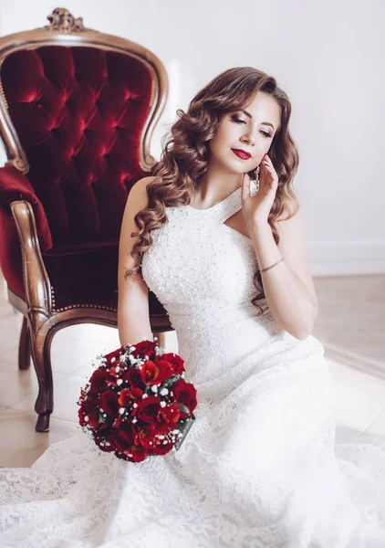 Bella Giovane Sposa Abito Sposa Bianco Posa — Foto Stock