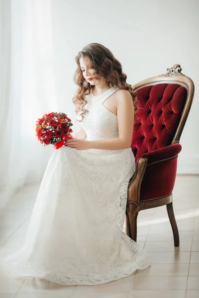 Bella Giovane Sposa Abito Sposa Bianco Posa — Foto Stock