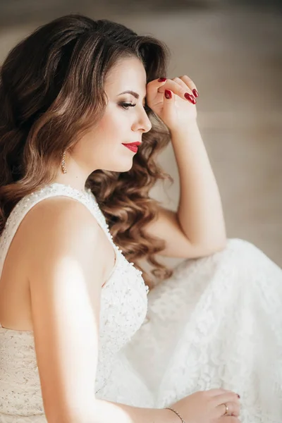 Beautiful Young Bride White Wedding Dress Posing — Stock Photo, Image