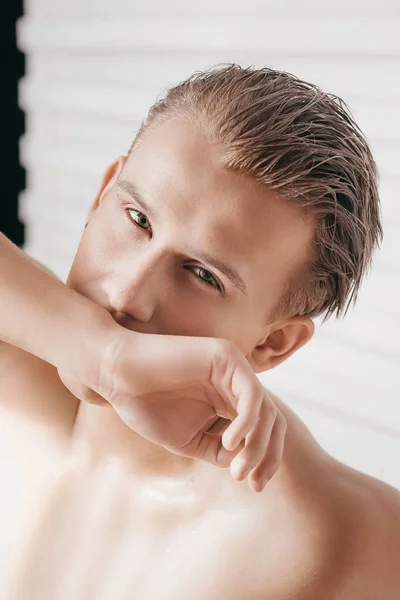 Retrato Fuerte Guapo Hombre Con Desnudo Torso —  Fotos de Stock