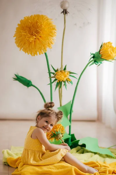 Portrait Beautiful Little Girl Yellow Flowers — Stock Photo, Image