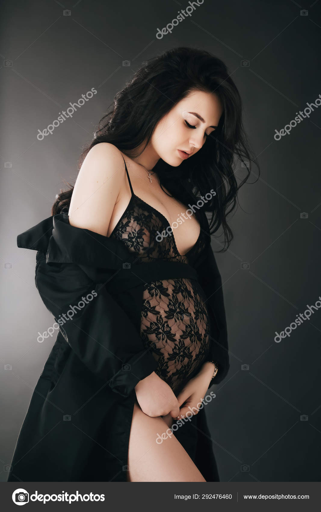 Belle Femme Enceinte Posant Lingerie Sexy Photo de stock par Forewer 292476460