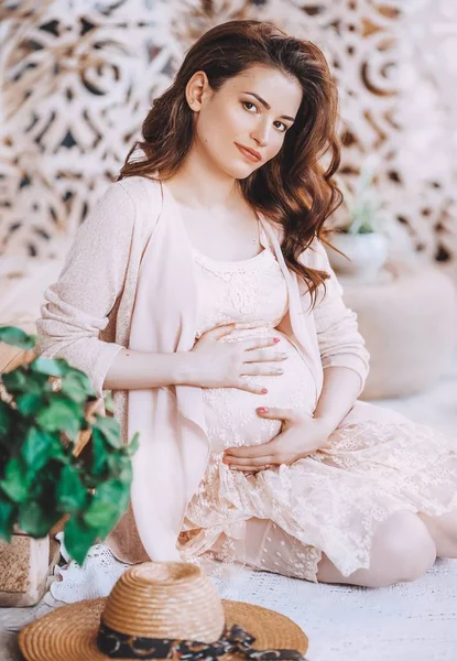 Hermosa Mujer Embarazada Posando Estudio —  Fotos de Stock