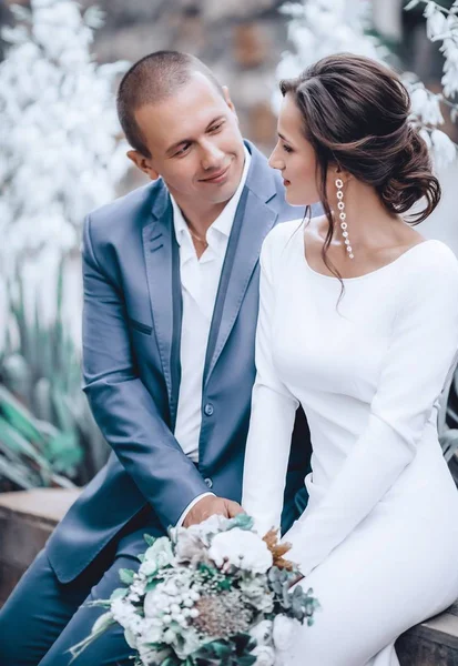 Beautiful Young Bride Groom Posing Ins Studio — Stock Photo, Image