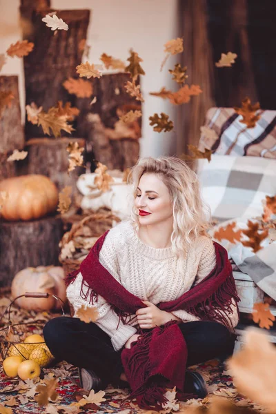 Beautiful Blond Woman Makeup White Sweater — Stock Photo, Image