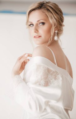 Evde düğün öncesi gecelik güzel genç gelin 