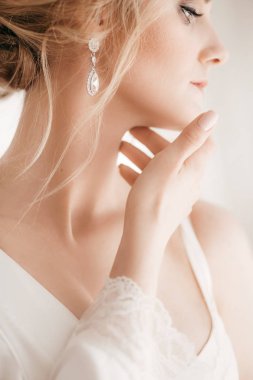 Evde düğün öncesi gecelik güzel genç gelin 