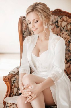 Evde düğün öncesi gecelik güzel genç gelin 