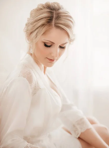 Schöne Junge Braut Nachthemd Vor Der Hochzeit Hause — Stockfoto